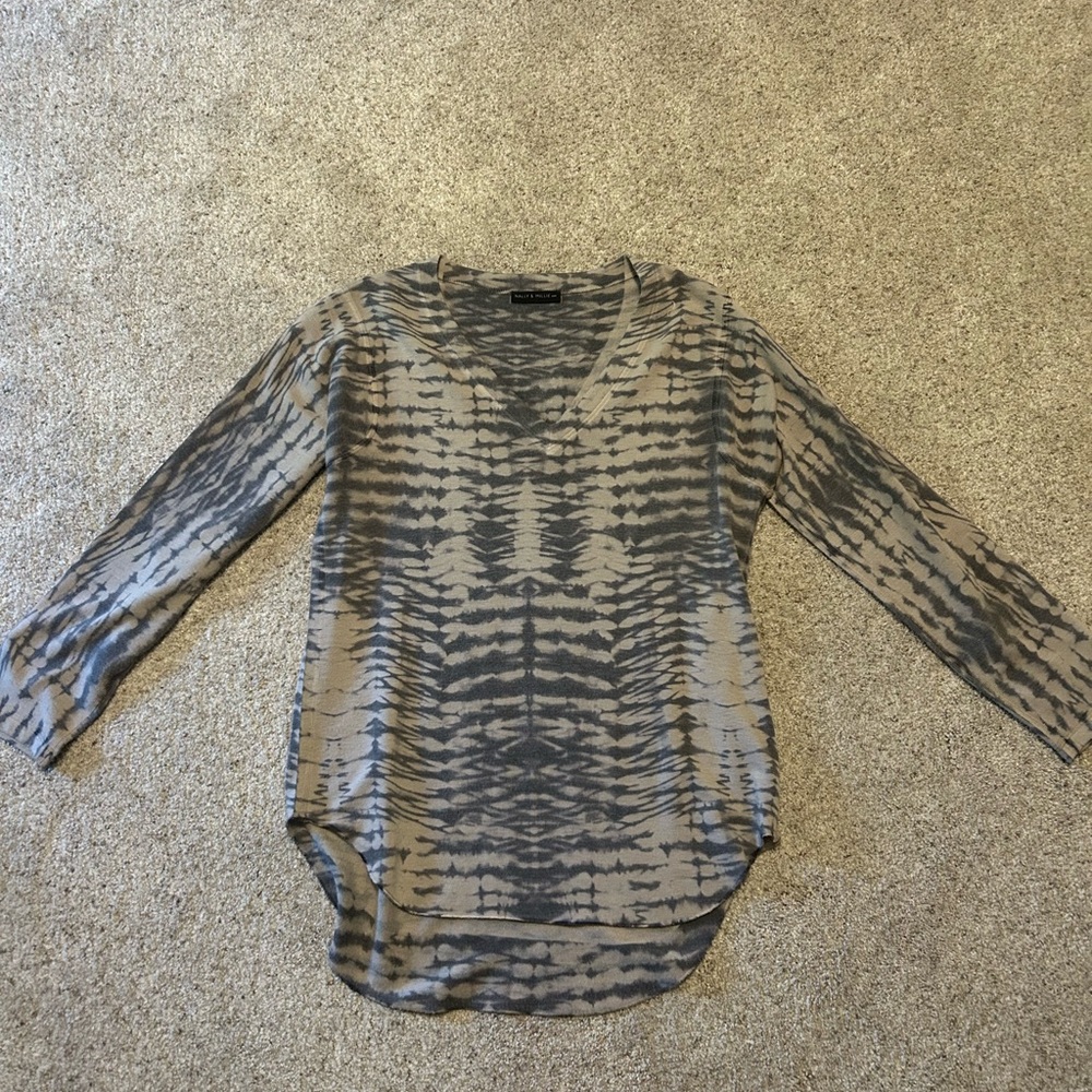 Nally & Millie knit top